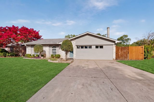 2041 Hemlock Drive, Haltom City, TX 76117