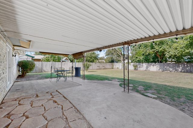 2041 Hemlock Drive, Haltom City, TX 76117