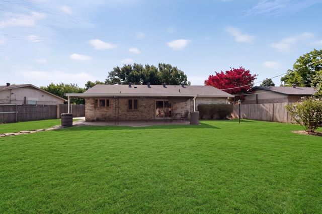 2041 Hemlock Drive, Haltom City, TX 76117