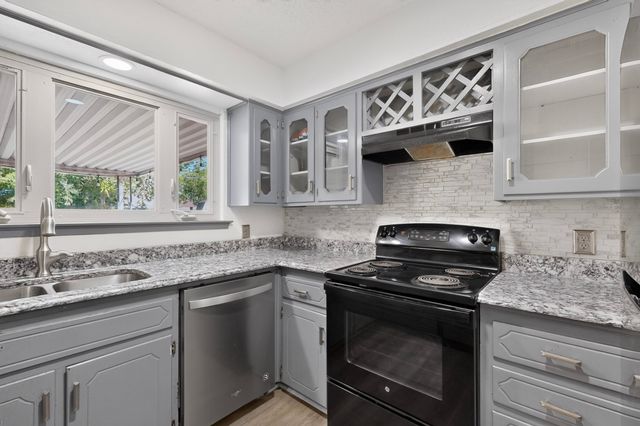 2041 Hemlock Drive, Haltom City, TX 76117