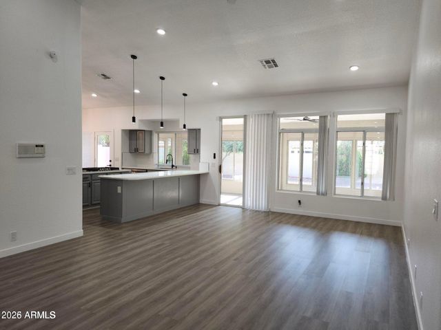 8449 W ROCKWOOD Drive, Peoria, AZ 85382