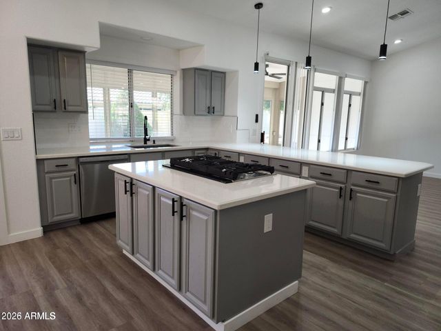 8449 W ROCKWOOD Drive, Peoria, AZ 85382