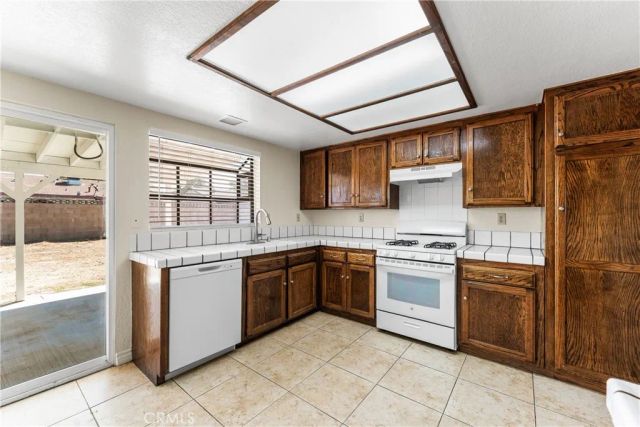 38470 Division, Palmdale, CA 93550