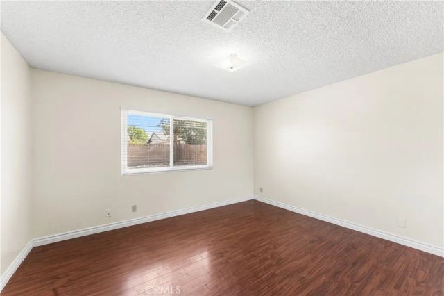 38470 Division, Palmdale, CA 93550