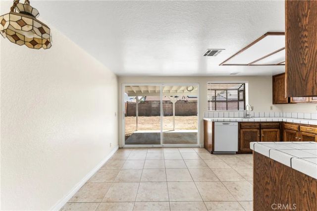 38470 Division, Palmdale, CA 93550