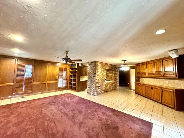 402 Flanders Drive, Chickasha, OK 73018