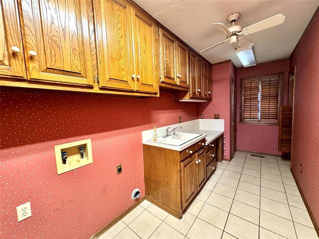 402 Flanders Drive, Chickasha, OK 73018