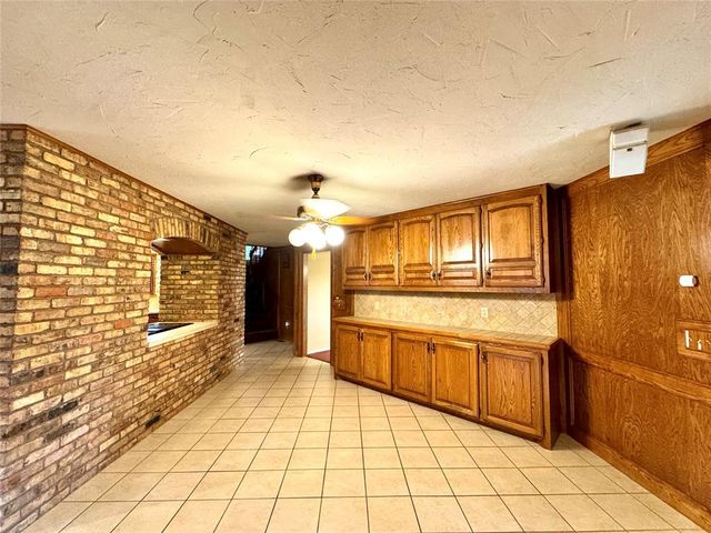 402 Flanders Drive, Chickasha, OK 73018