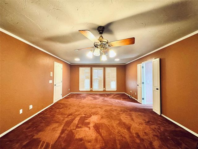 402 Flanders Drive, Chickasha, OK 73018