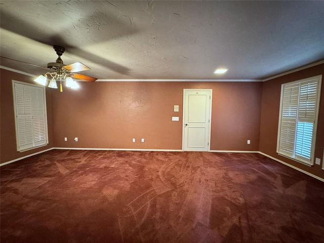 402 Flanders Drive, Chickasha, OK 73018