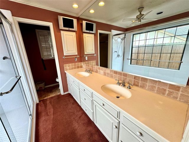 402 Flanders Drive, Chickasha, OK 73018