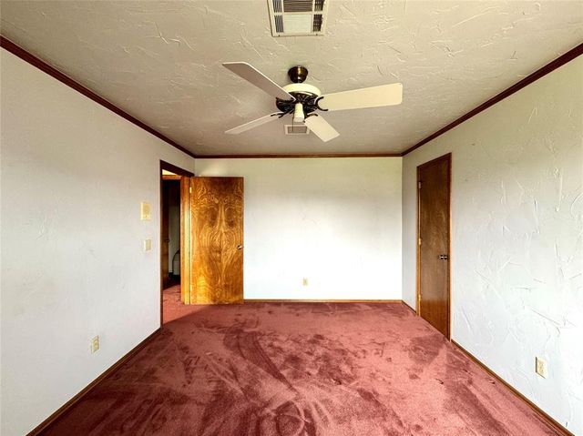 402 Flanders Drive, Chickasha, OK 73018