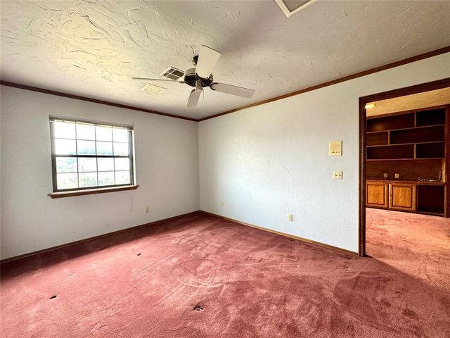 402 Flanders Drive, Chickasha, OK 73018