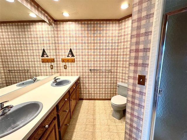 402 Flanders Drive, Chickasha, OK 73018