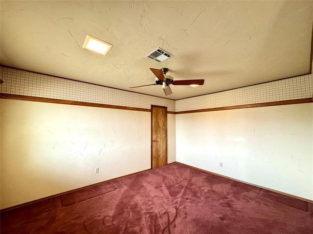 402 Flanders Drive, Chickasha, OK 73018