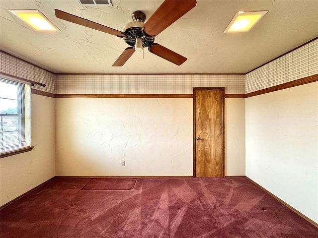 402 Flanders Drive, Chickasha, OK 73018