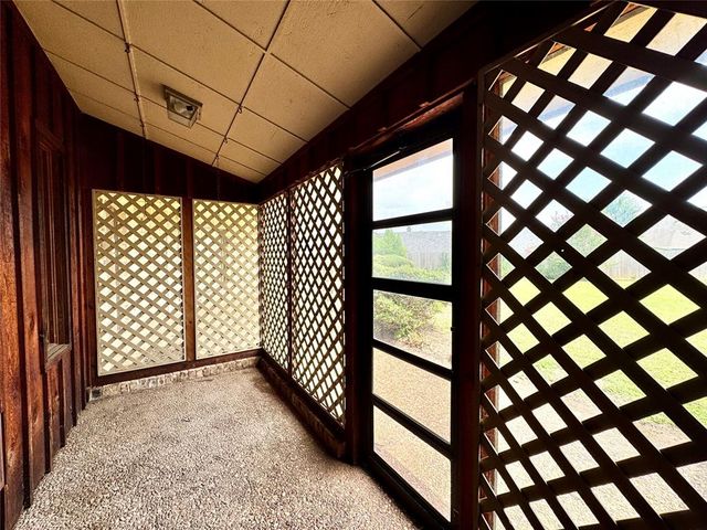 402 Flanders Drive, Chickasha, OK 73018