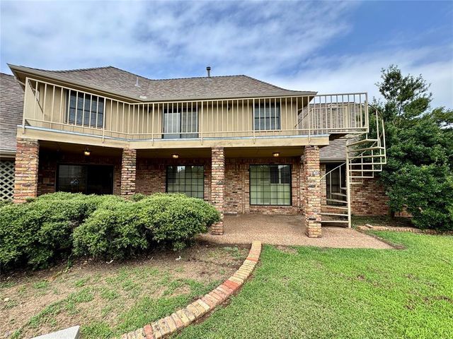 402 Flanders Drive, Chickasha, OK 73018