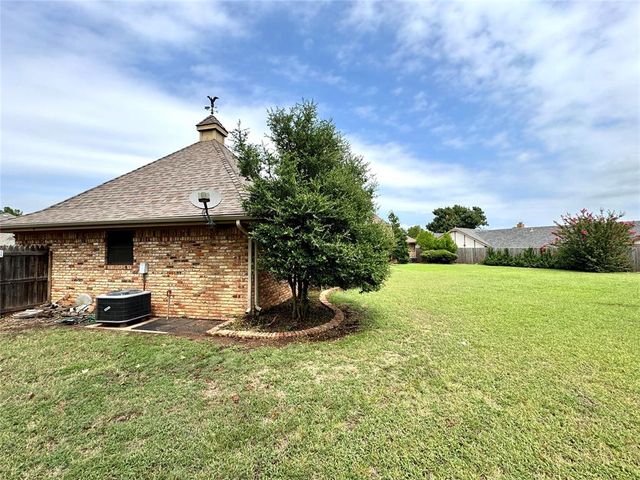 402 Flanders Drive, Chickasha, OK 73018