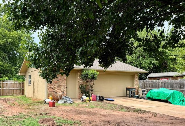 402 Flanders Drive, Chickasha, OK 73018