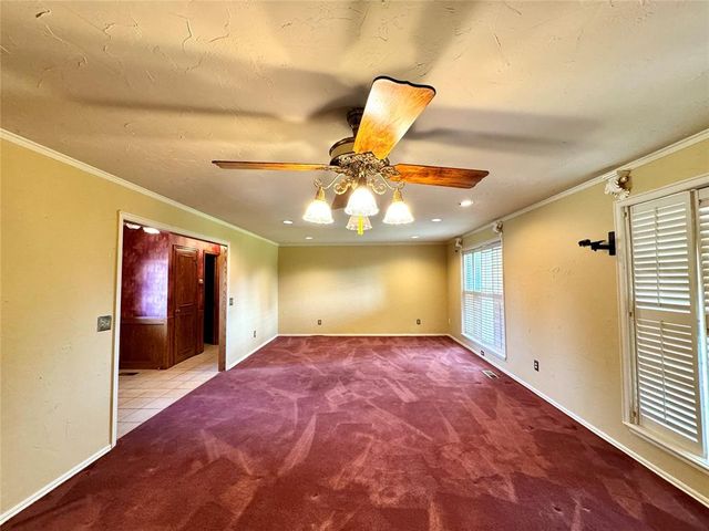 402 Flanders Drive, Chickasha, OK 73018