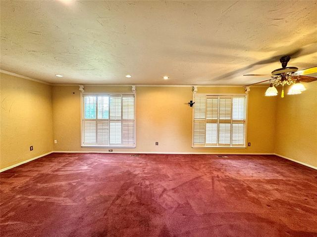 402 Flanders Drive, Chickasha, OK 73018