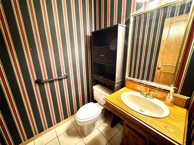 402 Flanders Drive, Chickasha, OK 73018