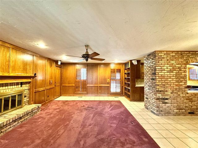 402 Flanders Drive, Chickasha, OK 73018