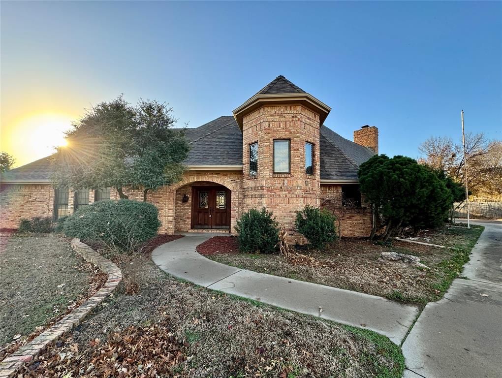 402 Flanders Drive, Chickasha, OK 73018