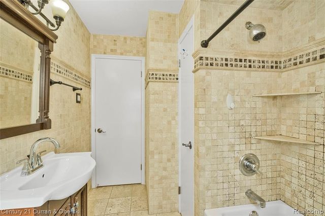 23704 Harvard Street, Dearborn, MI 48124