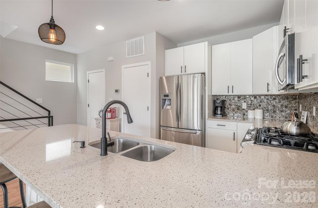 925 Westbrook Drive B, Charlotte, NC 28202