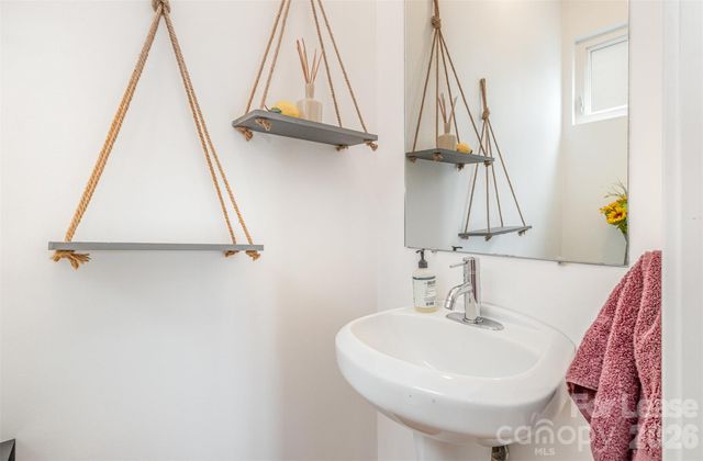 925 Westbrook Drive B, Charlotte, NC 28202