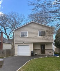 116 Hampton Avenue, Mastic, NY 11950