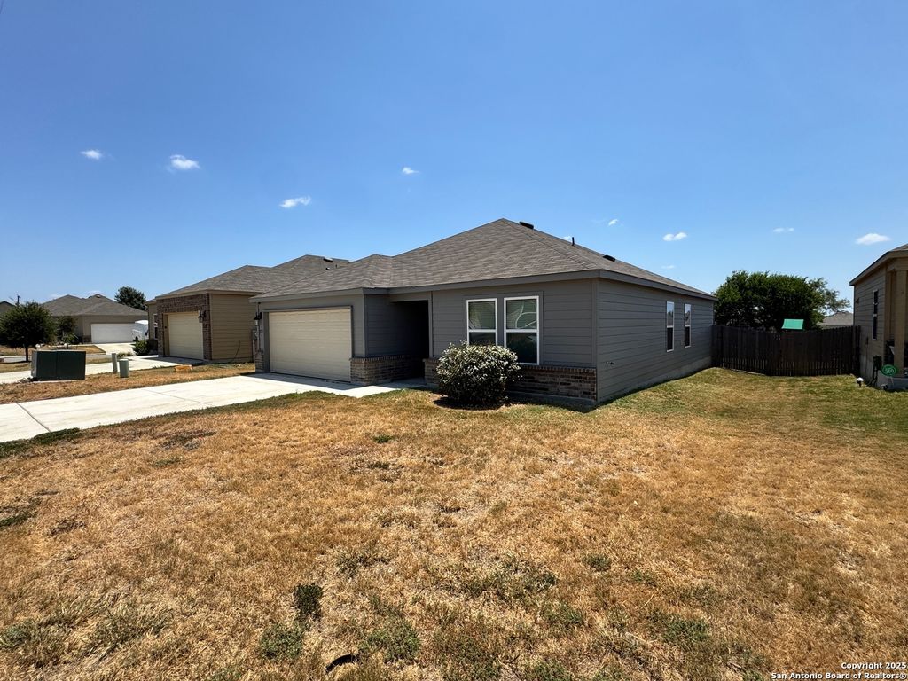 2126 Fishing Trl, San Antonio, TX 78224
