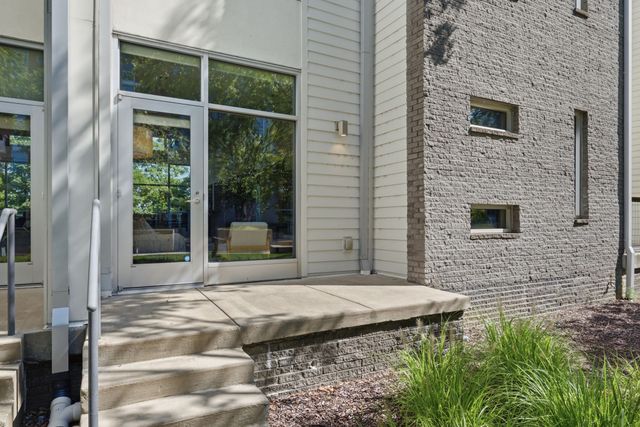 712 Strickland Dr, Nashville, TN 37206