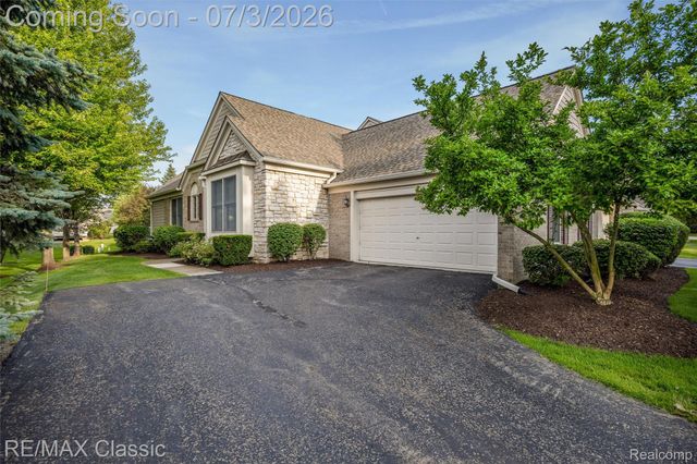 16934 Lochmoor Circle W, Northville Township, MI 48168