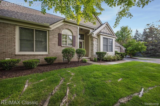 16934 Lochmoor Circle W, Northville Township, MI 48168