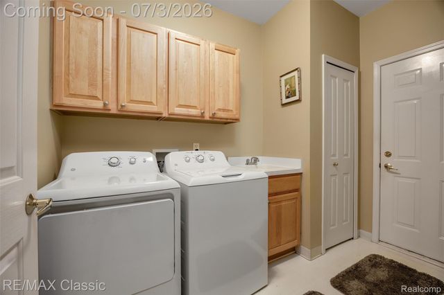 16934 Lochmoor Circle W, Northville Township, MI 48168