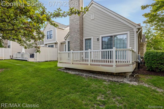 16934 Lochmoor Circle W, Northville Township, MI 48168