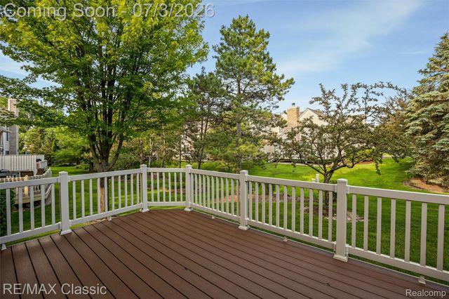 16934 Lochmoor Circle W, Northville Township, MI 48168