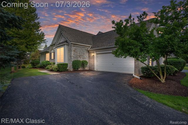 16934 Lochmoor Circle W, Northville Township, MI 48168