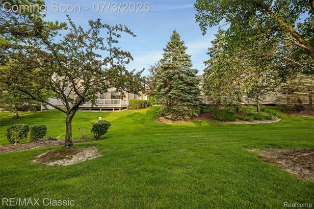 16934 Lochmoor Circle W, Northville Township, MI 48168