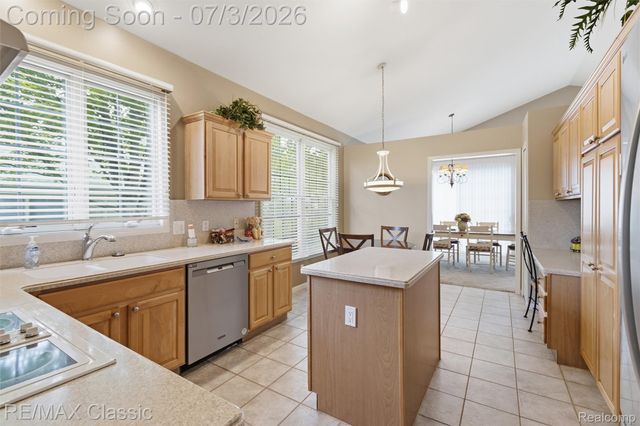 16934 Lochmoor Circle W, Northville Township, MI 48168