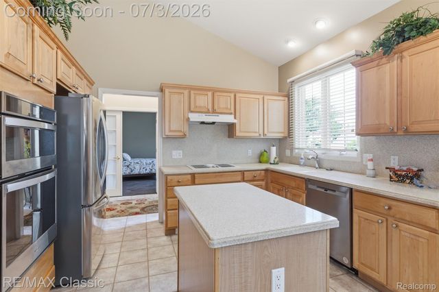 16934 Lochmoor Circle W, Northville Township, MI 48168