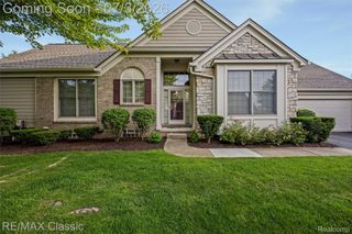 16934 Lochmoor Circle W, Northville Township, MI 48168