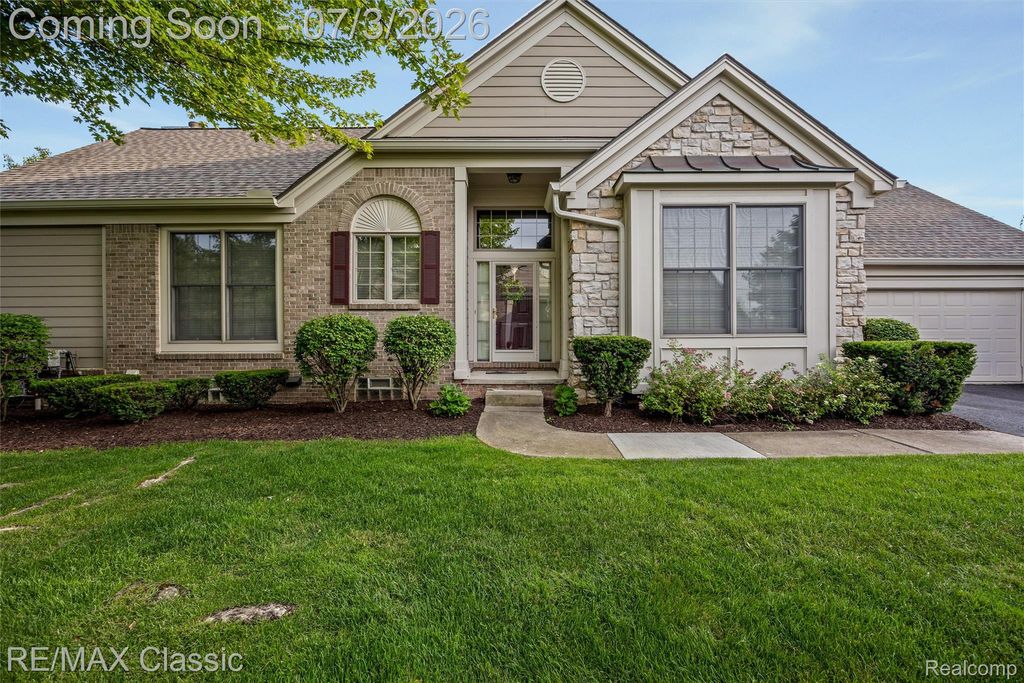 16934 Lochmoor Circle W, Northville Township, MI 48168