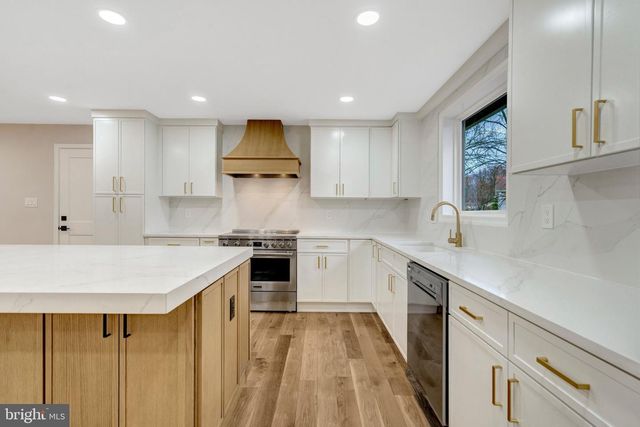 5203 MORNINGTON CT, Fairfax, VA 22032