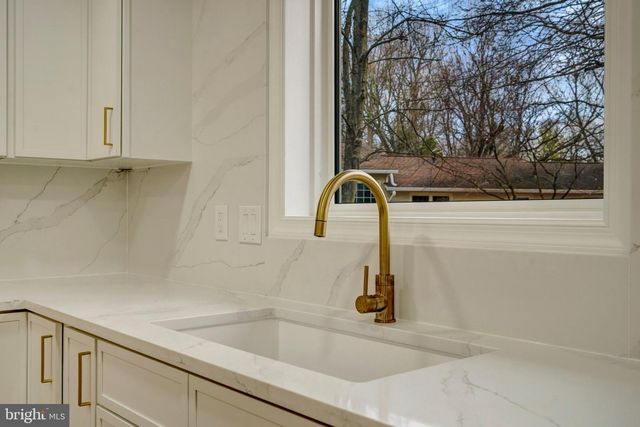 5203 MORNINGTON CT, Fairfax, VA 22032