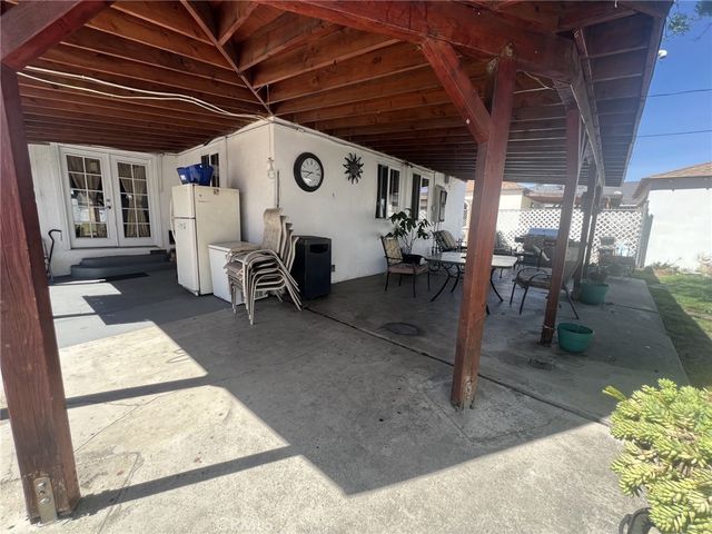 8323 Emerald Avenue, Fontana, CA 92335