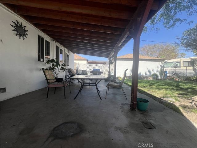 8323 Emerald Avenue, Fontana, CA 92335